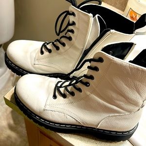 Unionbay white combat boots, look like doc martens, like new!